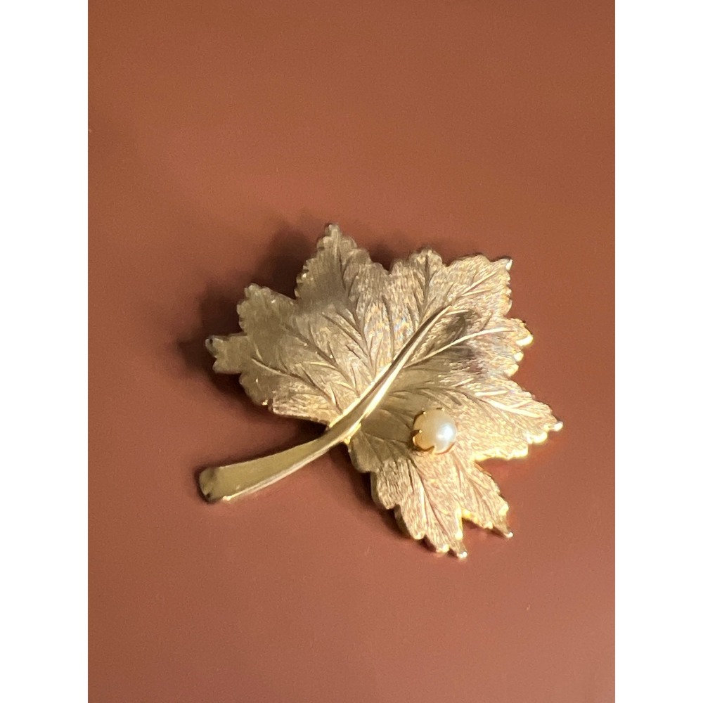 1967 Sarah Coventry Vintage Gold Tone Maple Leaf Brooch Faux Pearl Signed Pin